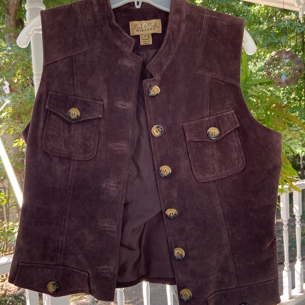 Dark brown leather vest, size M. Peck & Peck Weekend,Button front, chest pockets